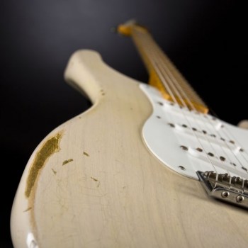 Fender 1955 Relic Stratocaster Dirty White Blonde #CZ520104 купить