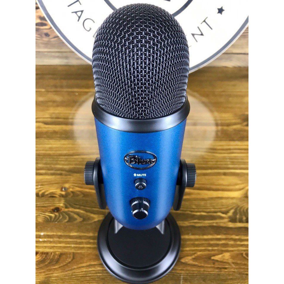 Купить микрофон blue. Микрофон Blue Yeti, черный. Вес микрофона Blue Yeti Black. Микрофон Блю Йети с кнопкой. Blueberry микрофон.