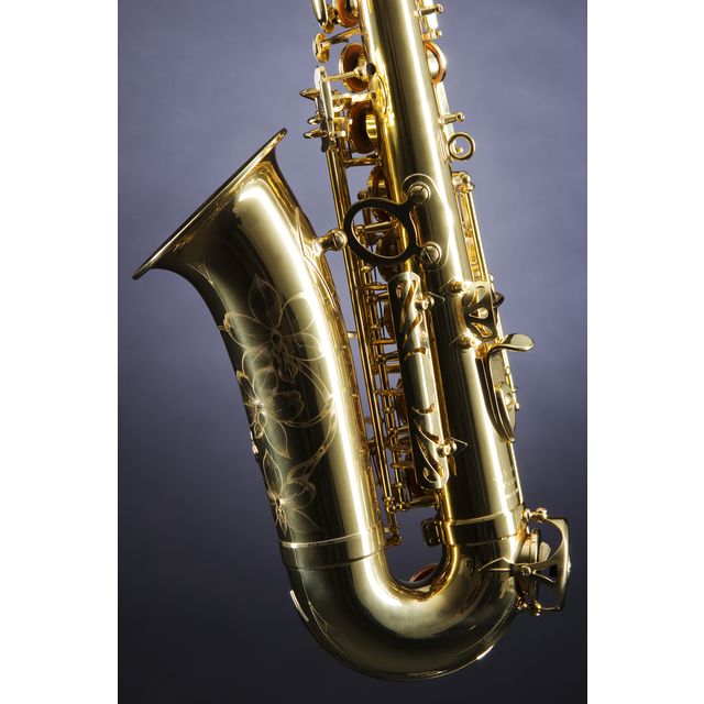Саксофон стоит. Старинный саксофон. Саксофон дешевый. Сколько стоит саксофон. Saxofon Jupiter фото в чемодане.